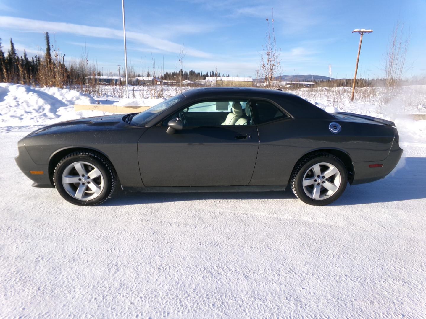 2010 Grey Dodge Challenger R/T (2B3CJ5DT8AH) with an 5.7L V8 OHV 16V engine, 4-Speed Automatic transmission, located at 2630 Philips Field Rd., Fairbanks, AK, 99709, (907) 458-0593, 64.848068, -147.780609 - Photo#2